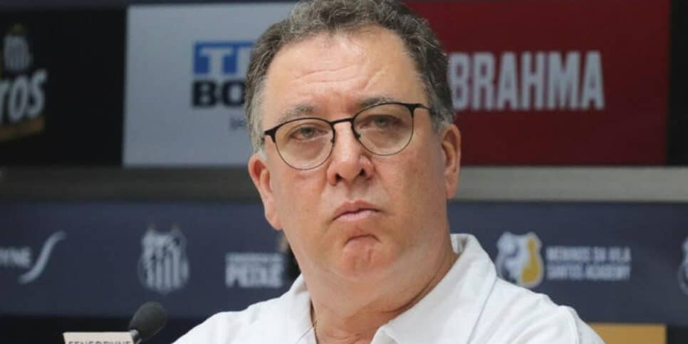 Na série B, Santos negocia chegada de novo zagueiro (Foto: Reinaldo Campos/AGIF)