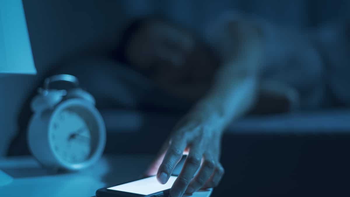 Descubra se com avanço da tecnologia ainda pode deixar o celular carregando a noite inteira (Foto: Reprodução/ Internet)