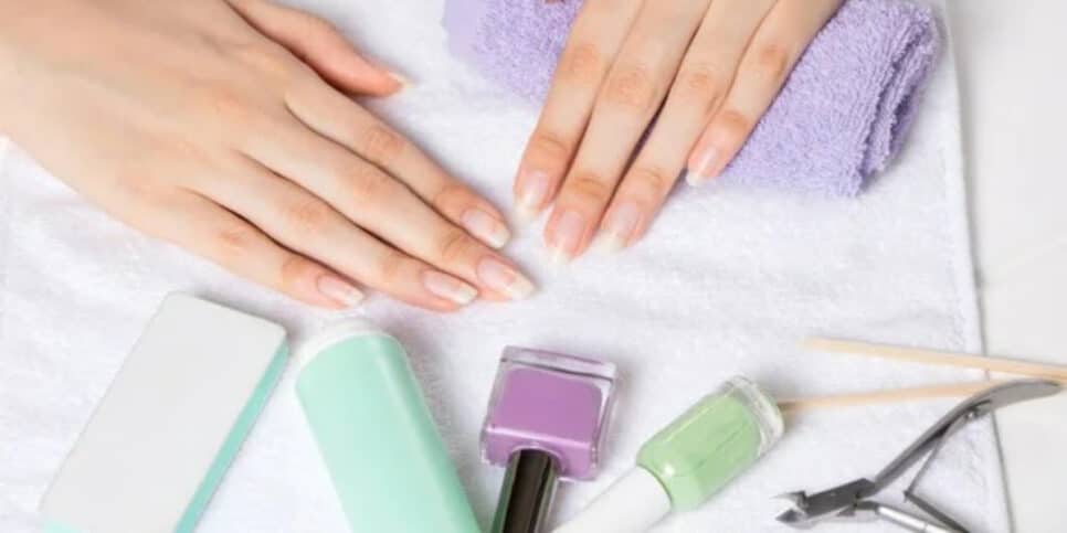Unhas quebrando NUNCA mais! Aprenda a receita desse tônico (Foto: depositphotos)