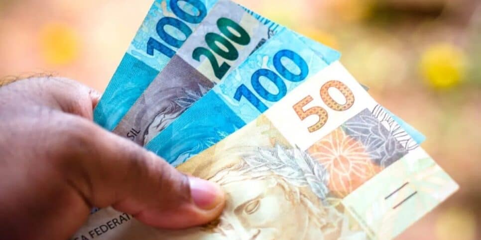 Saque especial de R$ 2.490 no Caixa Tem para ex-empregados