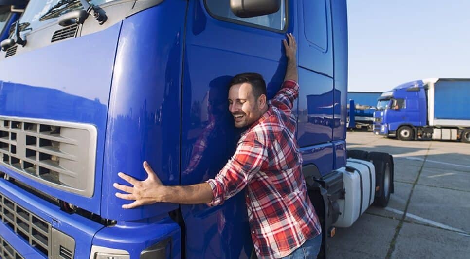 Resguardados por legislação, motoristas caminhoneiros têm limite de faaturamento anual diferente dos MEIs convencionais (Foto: Reprodução/ Internet)