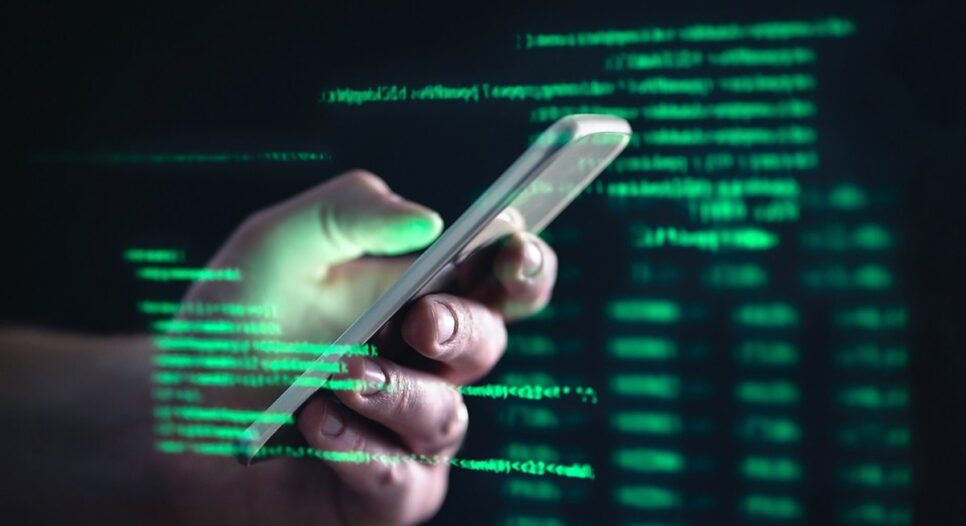 Cuidado com os ataques cibernéticos através de apps que baixou no celular (Foto: Reprodução/ Internet)