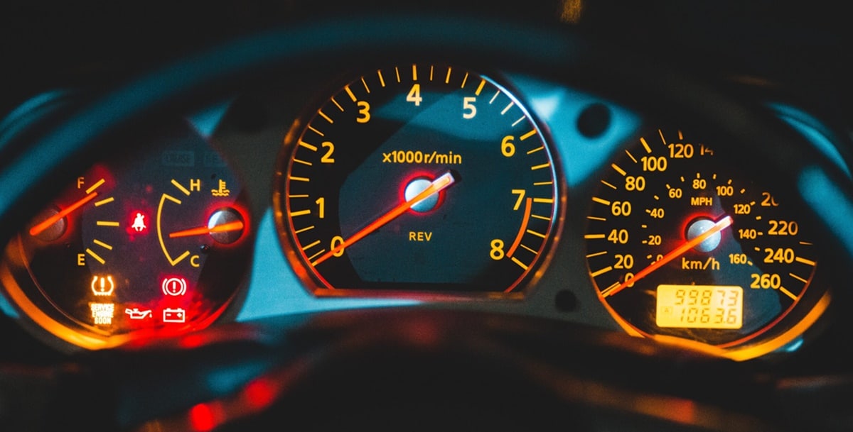 Descubra o significado de cada luz acesa no painel de seu carro (Foto: Reprodução/Internet)