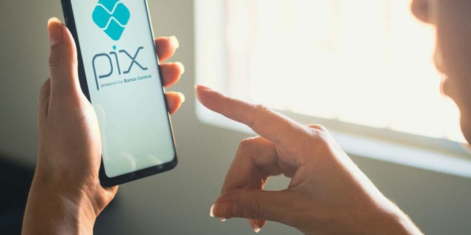 Pix errado? Veja como golpistas estão enganando brasileiros
