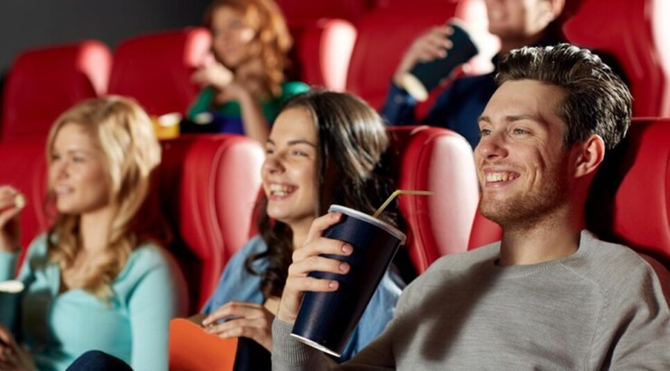 Semana do Cinema garante ingressos a R$ 12 para filmes em cartaz em 2D (Foto: Reprodução/ Freepik)
