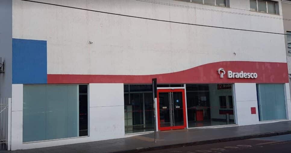 Banco Bradesco fecha agência de Cândido Mota-SP