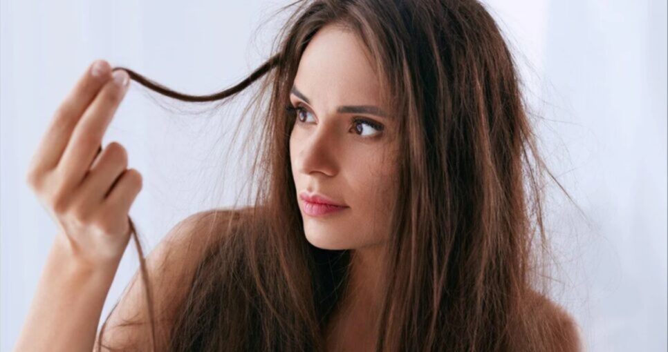 Fim do frizz: 4 atitudes destroem o cabelo e devem ser banidas (Foto: Reprodução/ Internet)