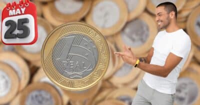 Homem feliz com moedas de R$ 1 real (Foto: Reprodução / Canva / Montagem Hora do Benefício)