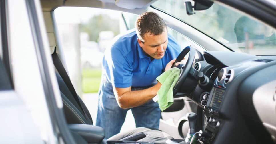 Motoristas podem cobrar uma taxa de limpeza a depender dos danos no carro (Foto Reprodução/Internet)